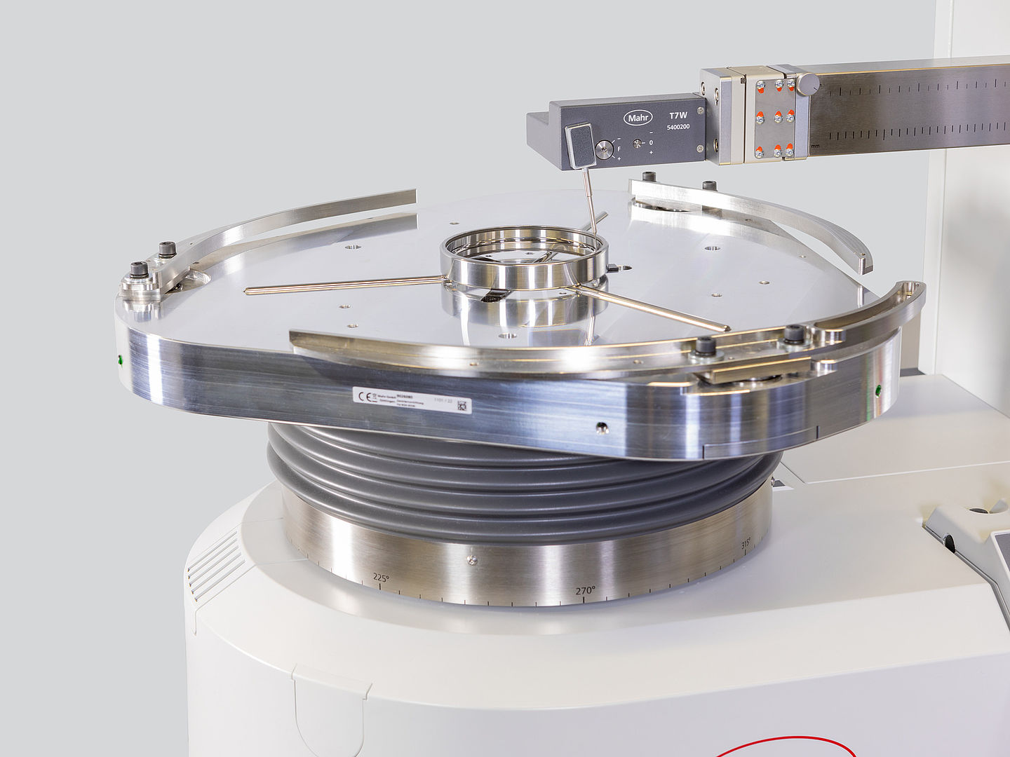 The device centers bearing rings with a diameter of 20 to 330 millimeters.